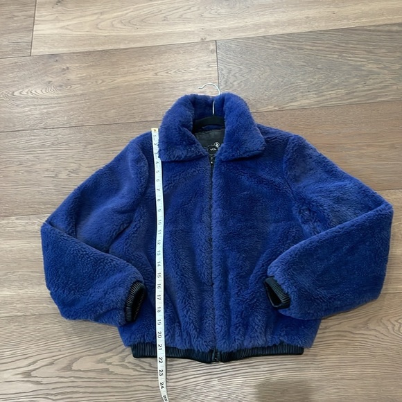 Volcom Fuzzy Fresh Faux Fur Bomber Style Jacket Size Small (4/6) Super Soft! - Picture 16 of 16